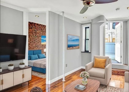 Second Avenue - Photo 1