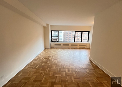 East 55 Street - Photo 1