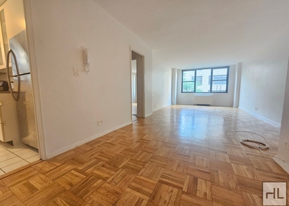 East 49 Street - Photo 1