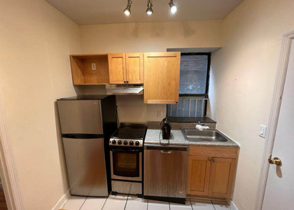 202 East 7th Street - Photo 1