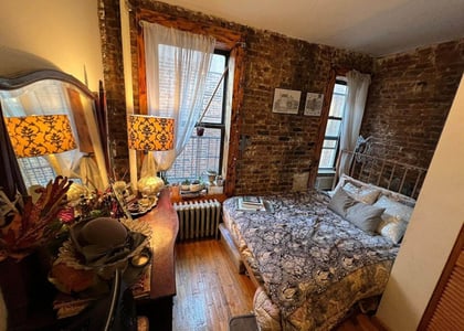 202 East 7th Street - Photo 1