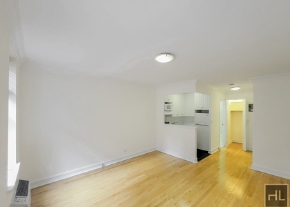 East 46 Street - Photo 1