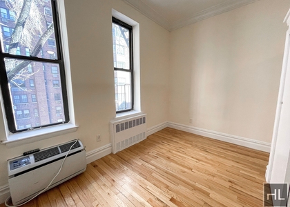 East 85 Street - Photo 1