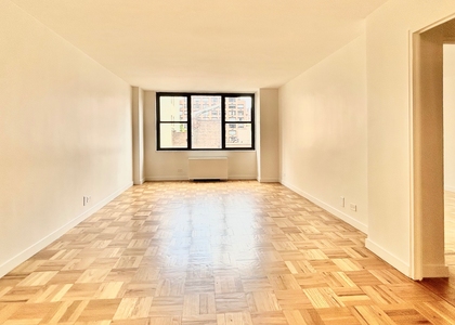 East 49 Street - Photo 1
