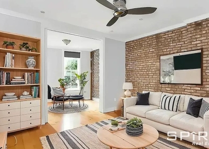 Bedford Street - Photo 1