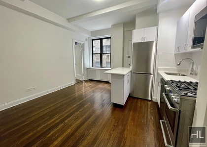 East 46 Street - Photo 1