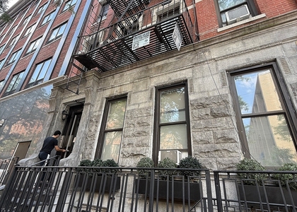 West 52 Street - Photo 1