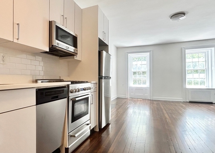 East 65 Street - Photo 1