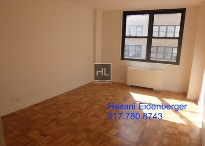 East 49 Street - Photo 1