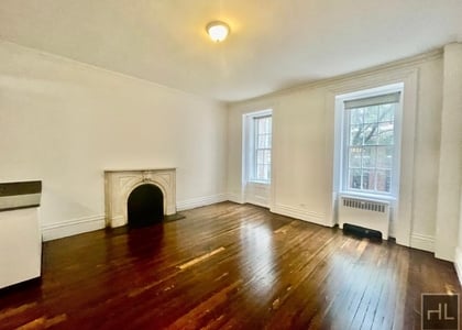 East 65 Street - Photo 1
