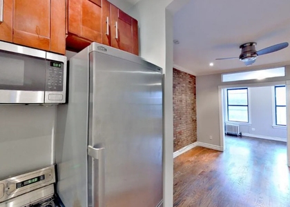 East 10th Street - Photo 1