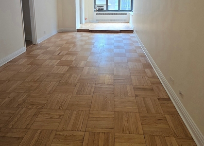 East 56 Street - Photo 1