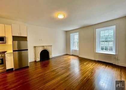 East 65 Street - Photo 1