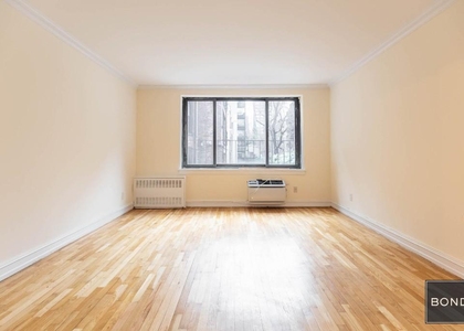 York Avenue - Photo 1