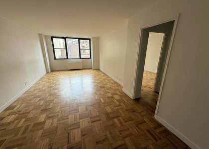 East 49th Street - Photo 1