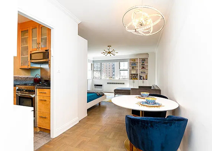 West 60th Street - Photo 1