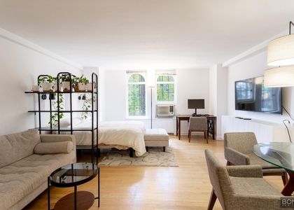 410 West 24th Street - Photo 1