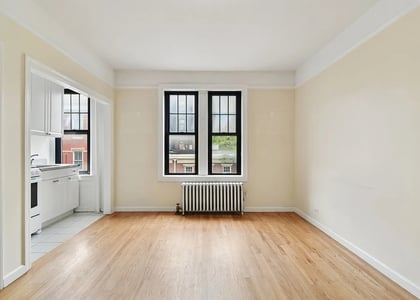 West 10th Street - Photo 1