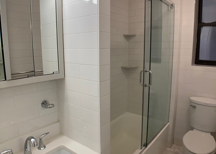 East 46 Street - Photo 1