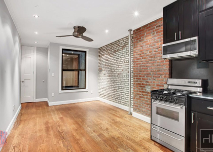 West 52 Street - Photo 1