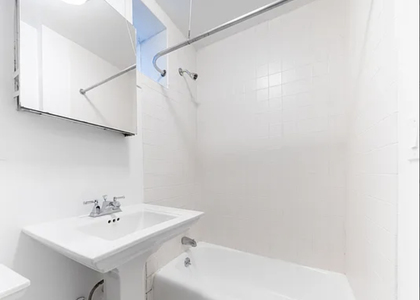 207 West 11th Street - Photo 1