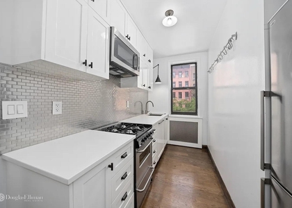 885 Tenth Ave - Photo 1