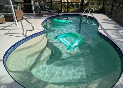 2535 Sw 28th Place - Photo 1
