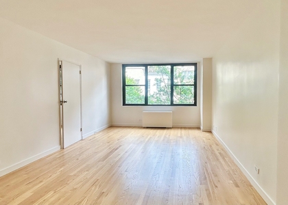 East 49 Street - Photo 1