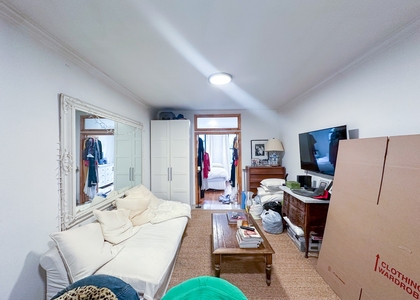 315 East 5th Street - Photo 1