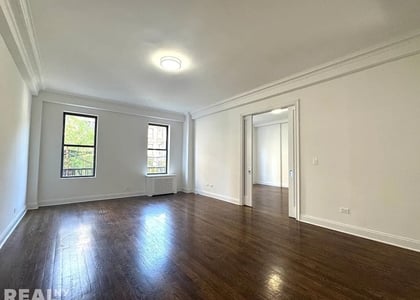 W 72nd St - Photo 1