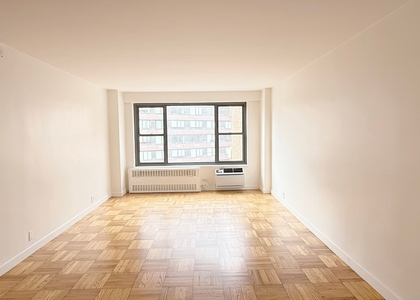 Fourth Avenue - Photo 1