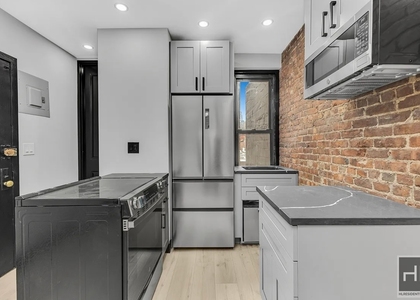 West 52 Street - Photo 1