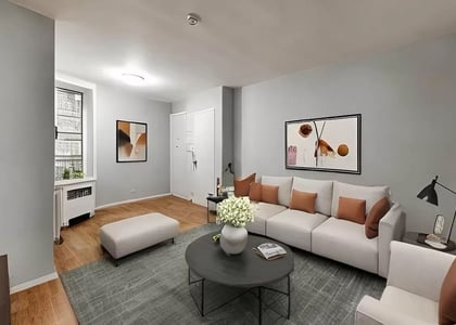 East 58 Street - Photo 1