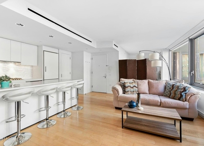 425 W 53rd St - Photo 1