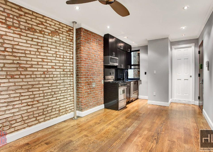 West 52 Street - Photo 1