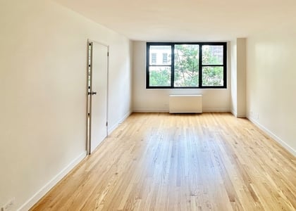 East 49 Street - Photo 1
