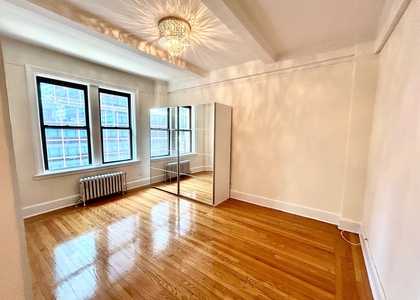 East 52nd Street, Lexington an - Photo 1