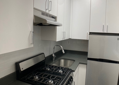 East 46 Street - Photo 1