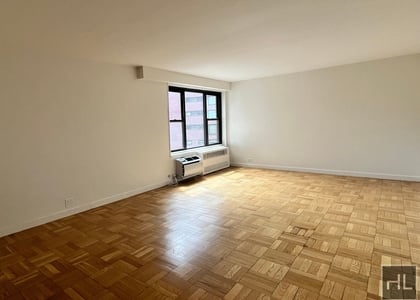 Fourth Avenue - Photo 1
