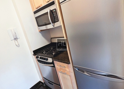 East 55 Street - Photo 1