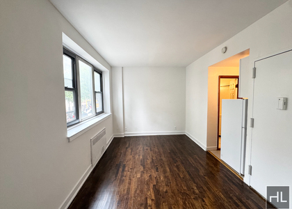 East 61 Street - Photo 1