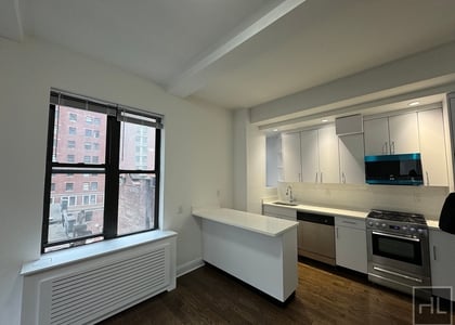 East 46 Street - Photo 1