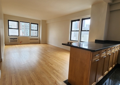 Murray Hill, East 36 - Photo 1