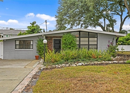 2407 S Lois Avenue - Photo 1