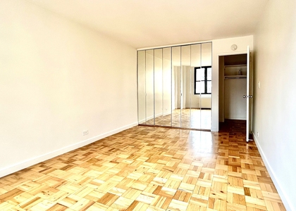 East 49 Street - Photo 1