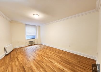 East 83 Street - Photo 1