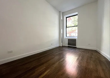 3rd Ave/89 - Photo 1