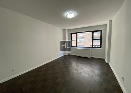 East 56 Street - Photo 1