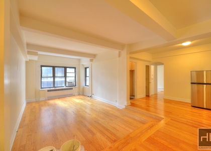 East 56 Street - Photo 1