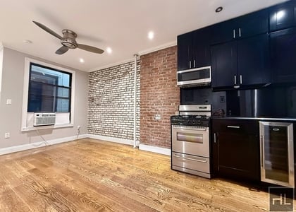 West 52 Street - Photo 1